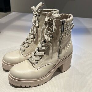 Steve Madden Jaydin cream platform boots w/spikes size 7M/37
